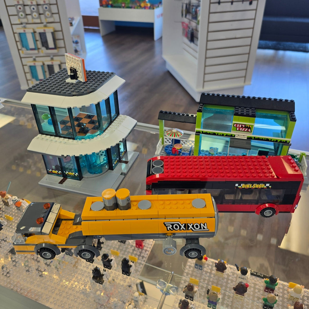 60026 Town Square (Retired) (Previously Owned) product image 1, provided for visual reference and product detail review