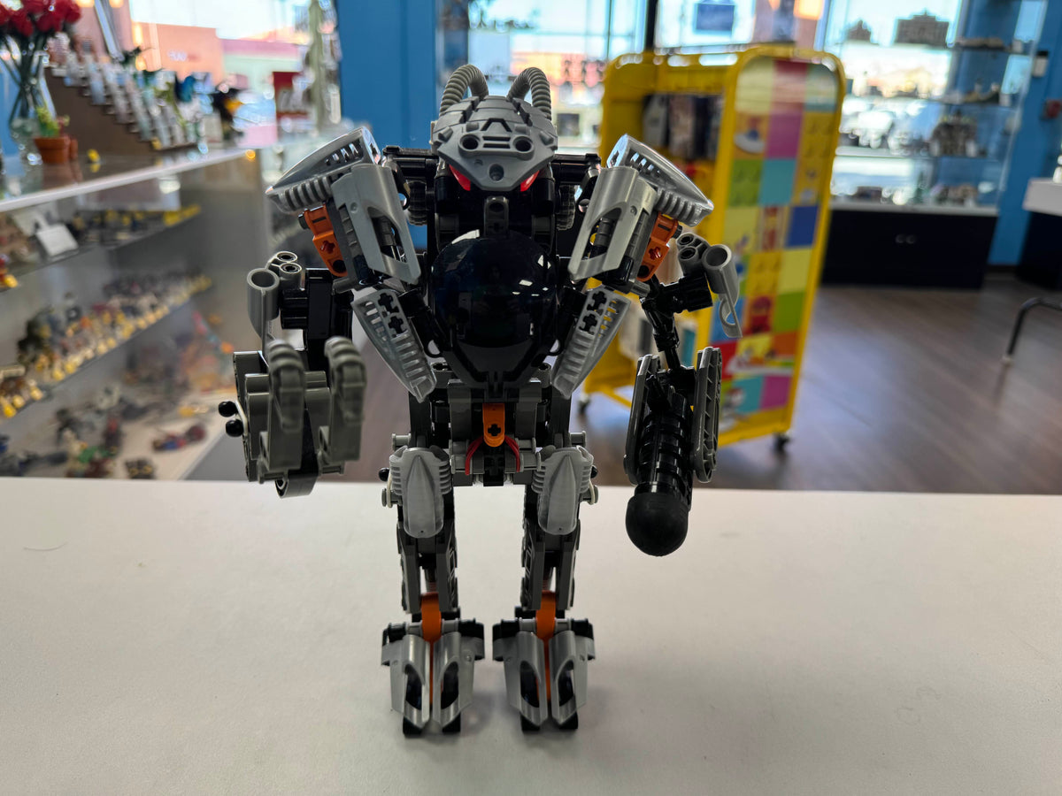 8557 Exo-Toa (Retired) (Previously Owned) product image 1, provided for visual reference and product detail review