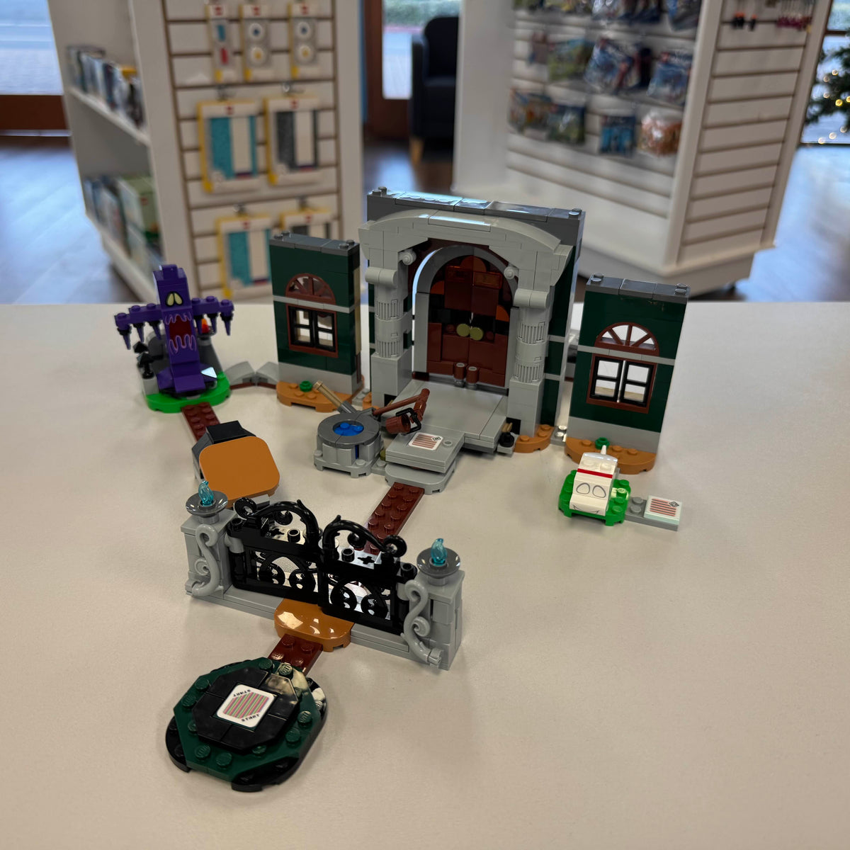71399 Luigi's Mansion Entryway Expansion Set (Retired) (Previously Owned) product image 1, provided for visual reference and