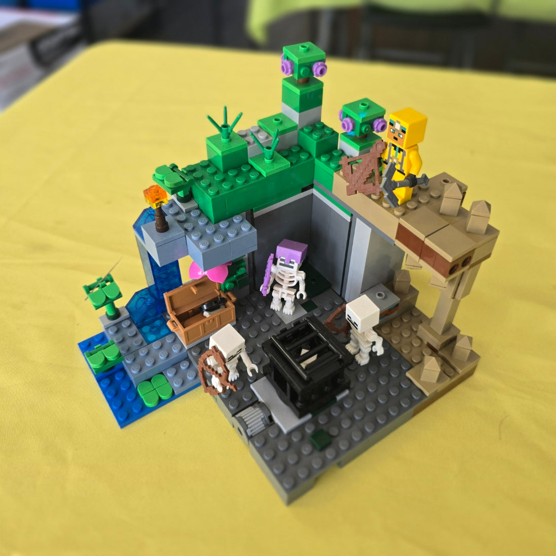 21189 Minecraft The Skeleton Dungeon (Previously Owned) (Retired) product image 1, provided for visual reference and product