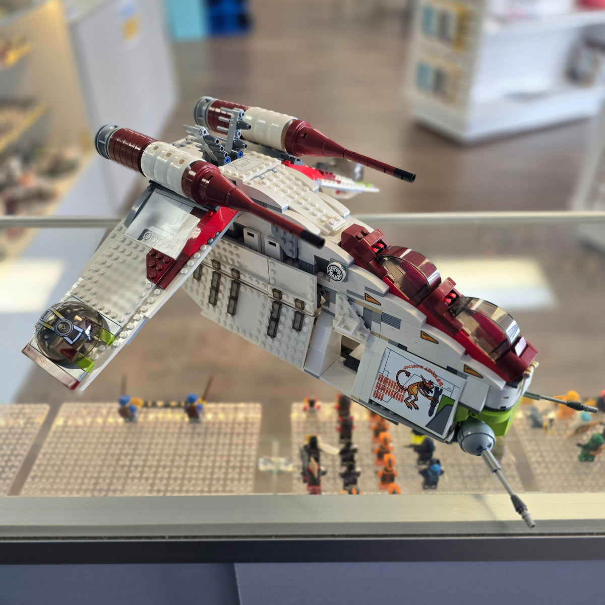 7676 Republic Attack Gunship (Retired) (Previously Owned) product image 1, provided for visual reference and product detail