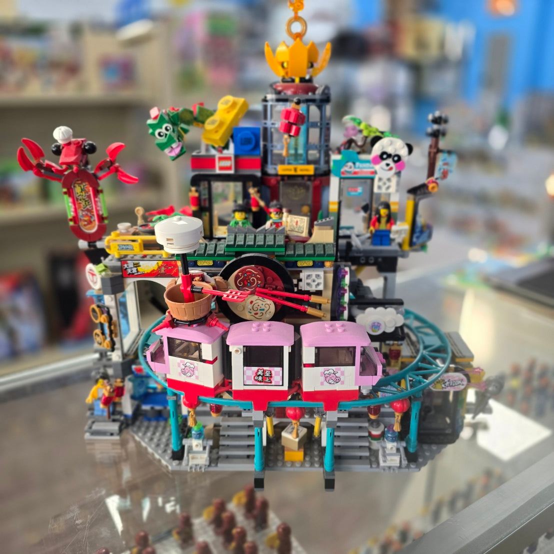 80036 The City of Lanterns (Retired) (Previously Owned) product image 1, provided for visual reference and product detail