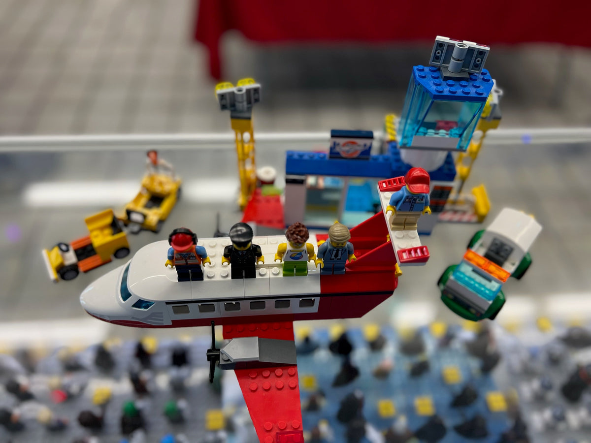 60261 LEGO City: Central Airport (Retired) (Previously Owned) product image 1, provided for visual reference and product