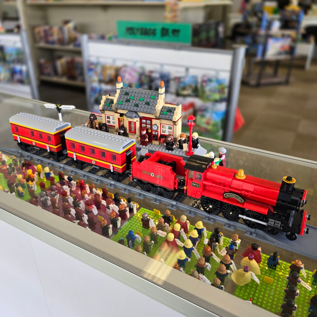 76423 Hogwarts Express & Hogsmeade Station (Previously Owned) product image 1, provided for visual reference and product