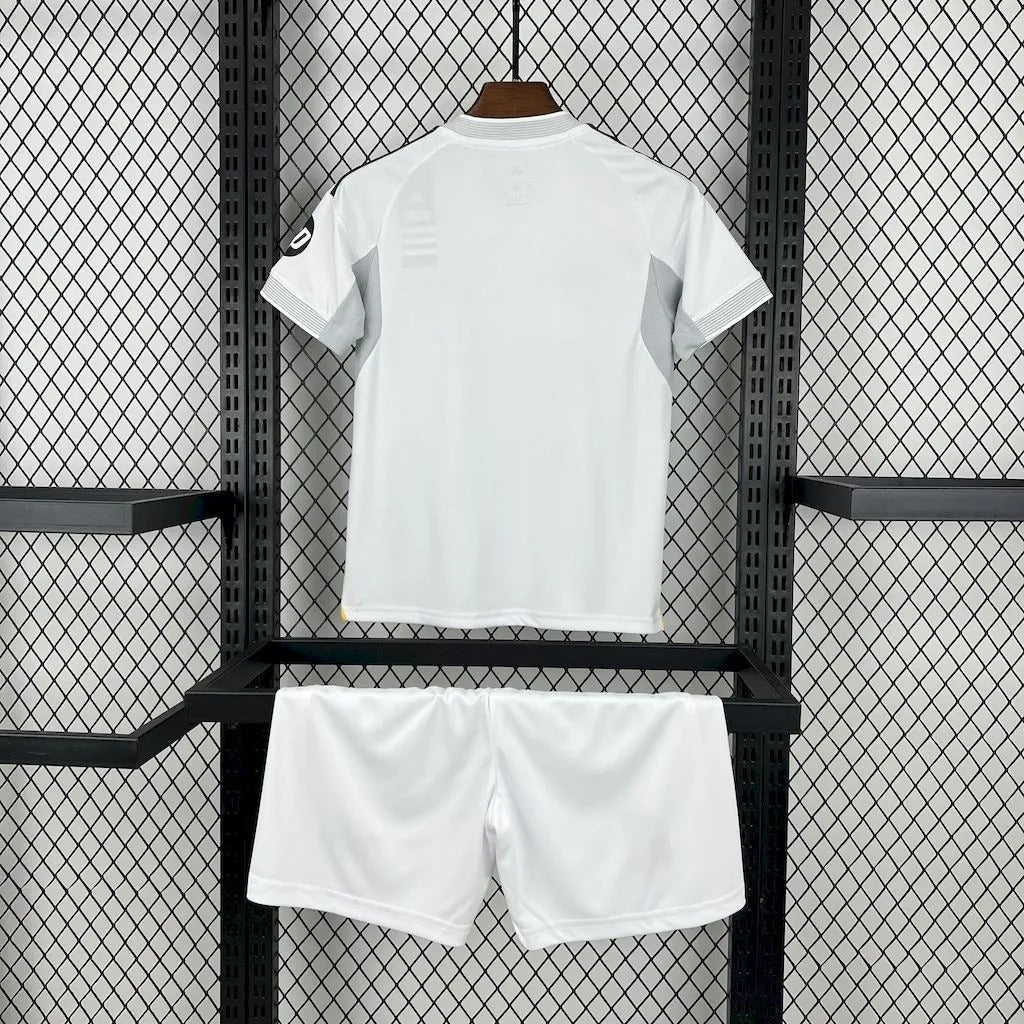 Kids Real Madrid Home Jersey 25/26 Football Kit Soccer product image 4