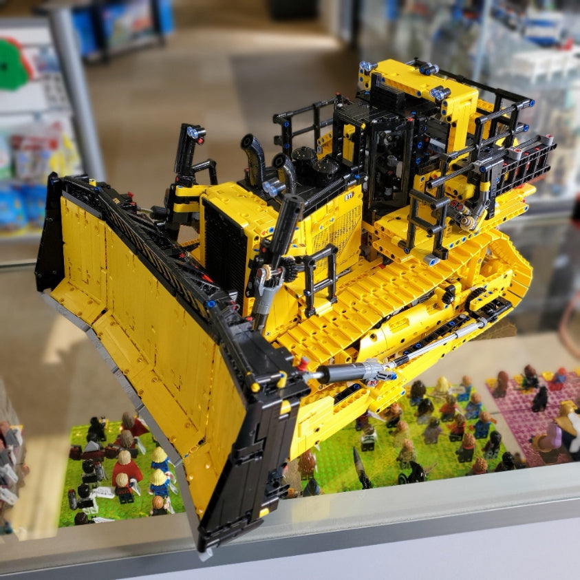 42131 LEGO Technic: Cat D11 Bulldozer (Retired) (Previously Owned) product image 1, provided for visual reference and