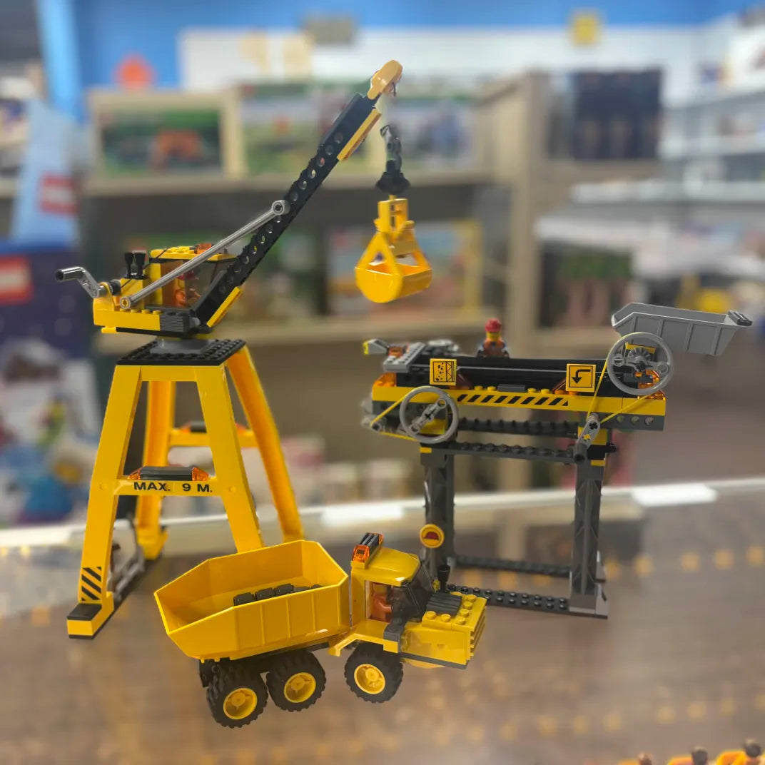 7243 Construction Site (Retired) (Previously Owned) product image 1, provided for visual reference and product detail review