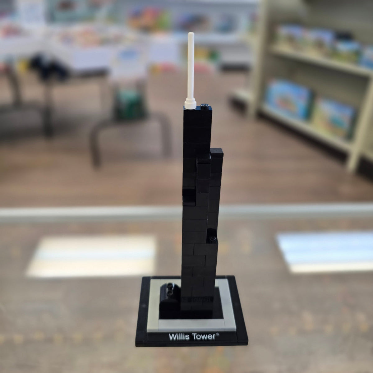 21000 Willis Tower (Retired) (Previously Owned) product image 1, provided for visual reference and product detail review