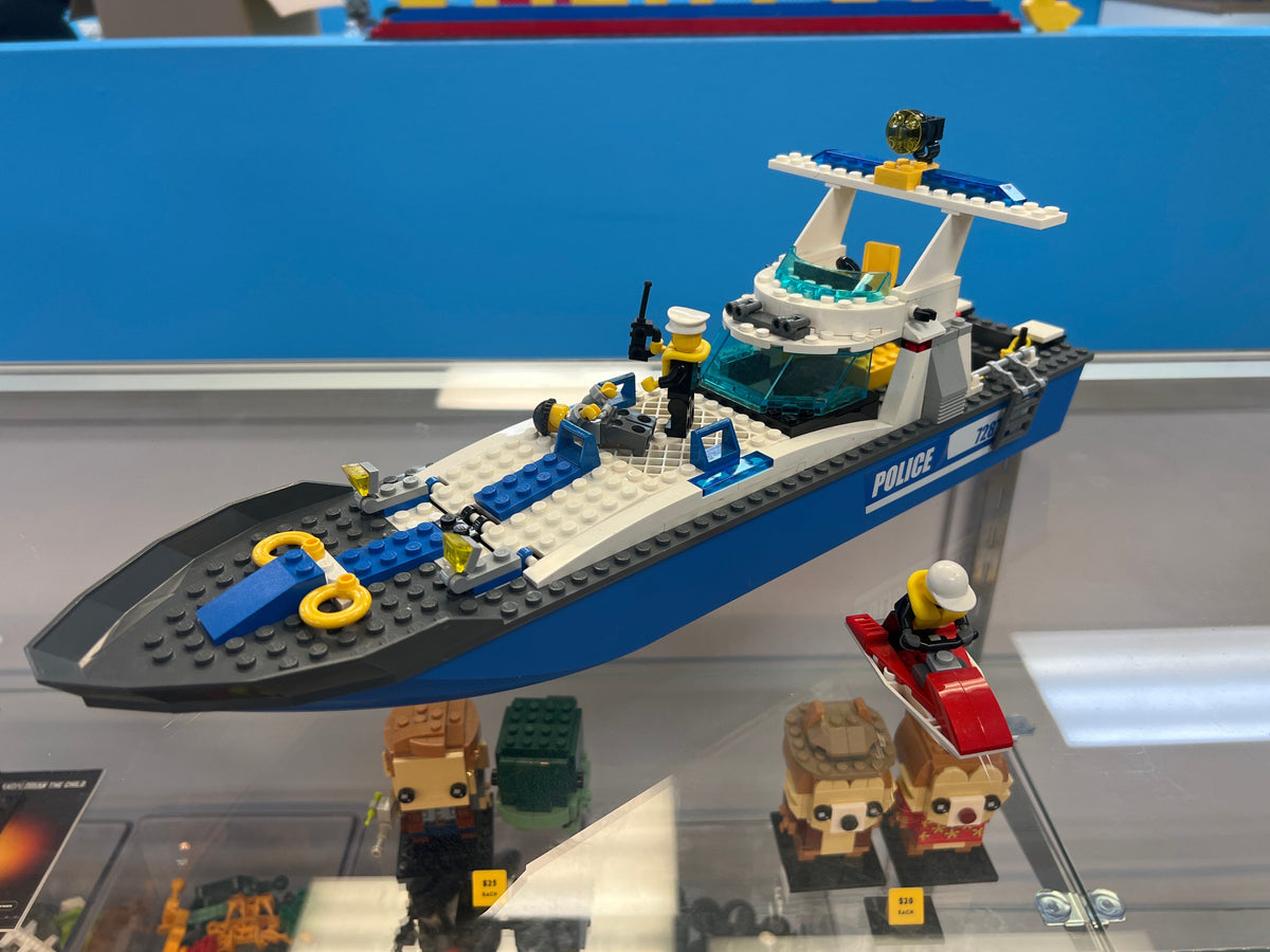 7287 Police Boat (Retired) (Previously Owned) product image 1, provided for visual reference and product detail review