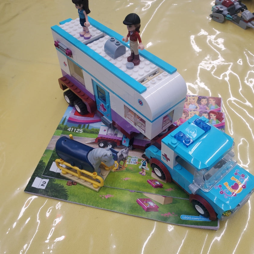 41125 LEGO Friends: Horse Vet Trailer (Retired) (Previously Owned)
