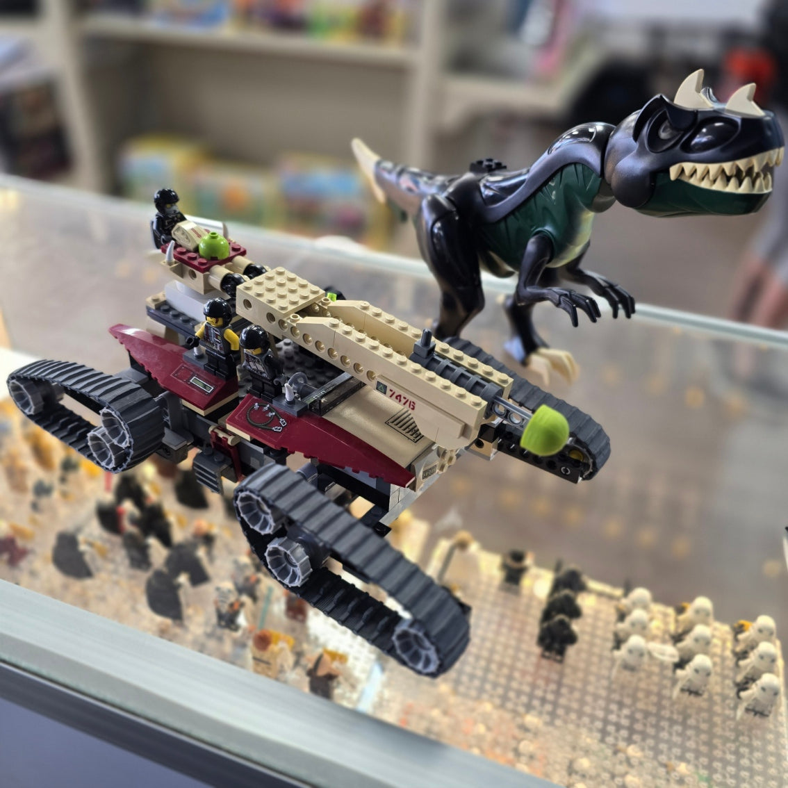 7476 Iron Predator vs. T-Rex (Retired) (Previously Owned) product image 1, provided for visual reference and product detail