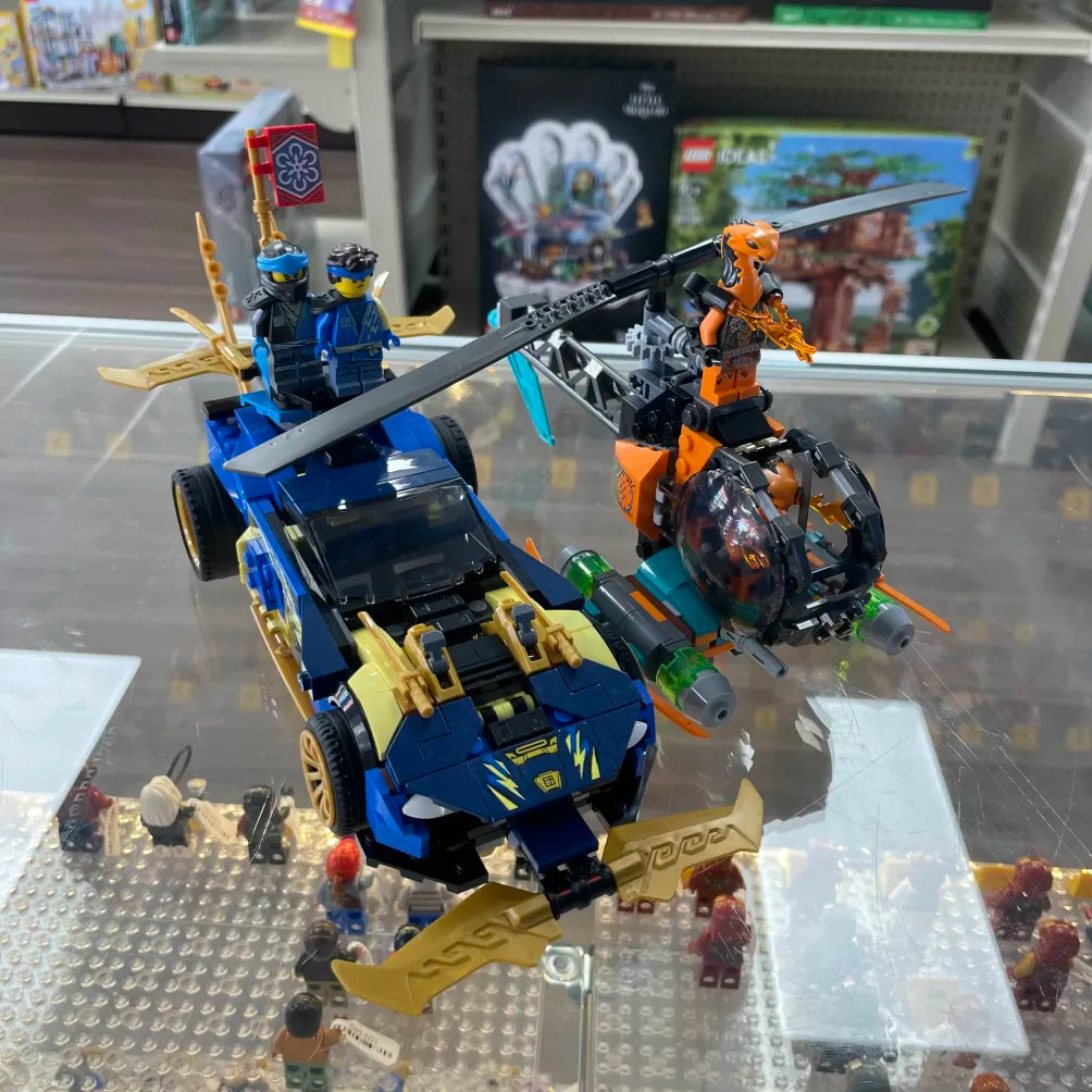 71776 LEGO Ninjago: Jay and Nya's Race Car EVO (Previously Owned) product image 1, provided for visual reference and product