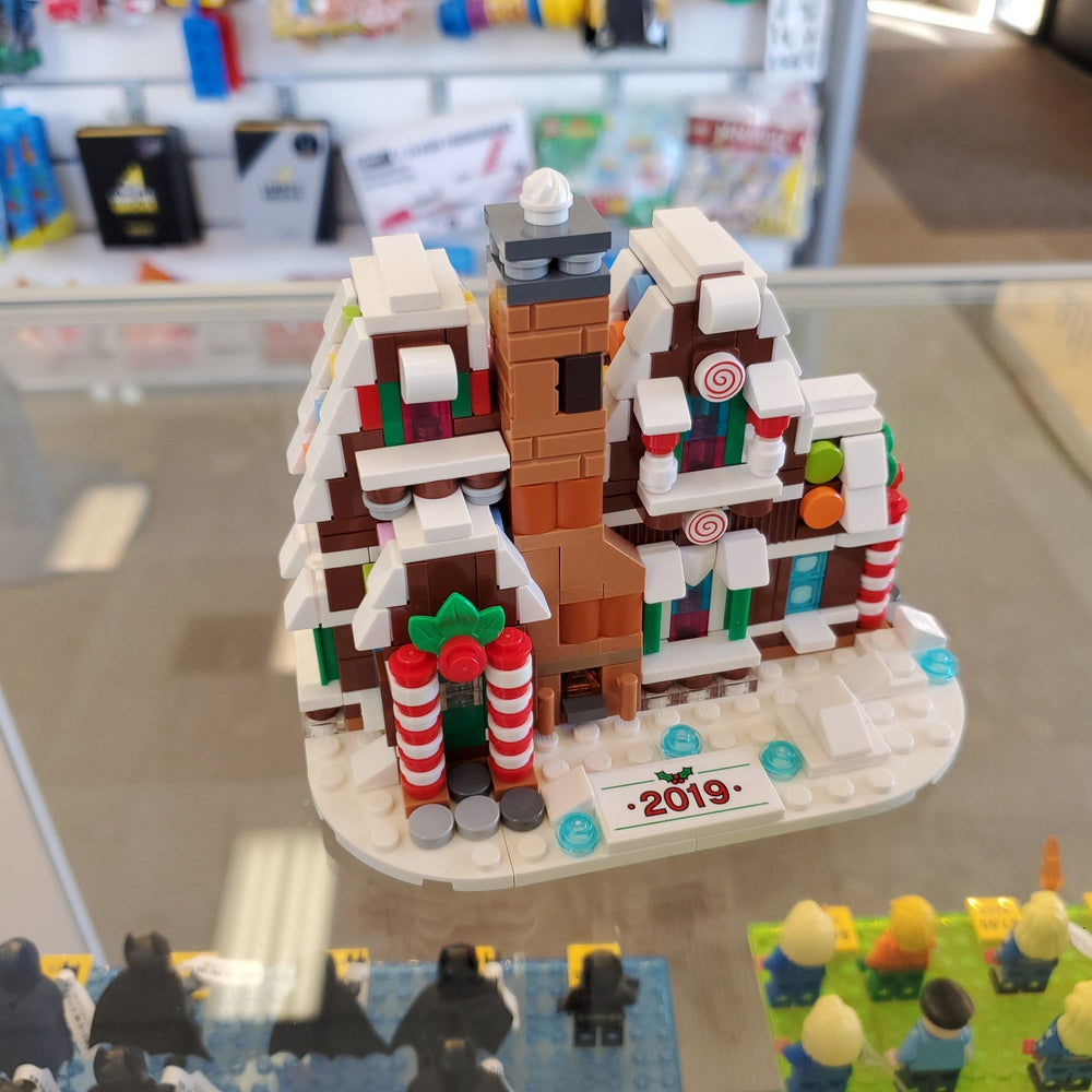 40337 Mini Gingerbread House (Retired) (Previously Owned)