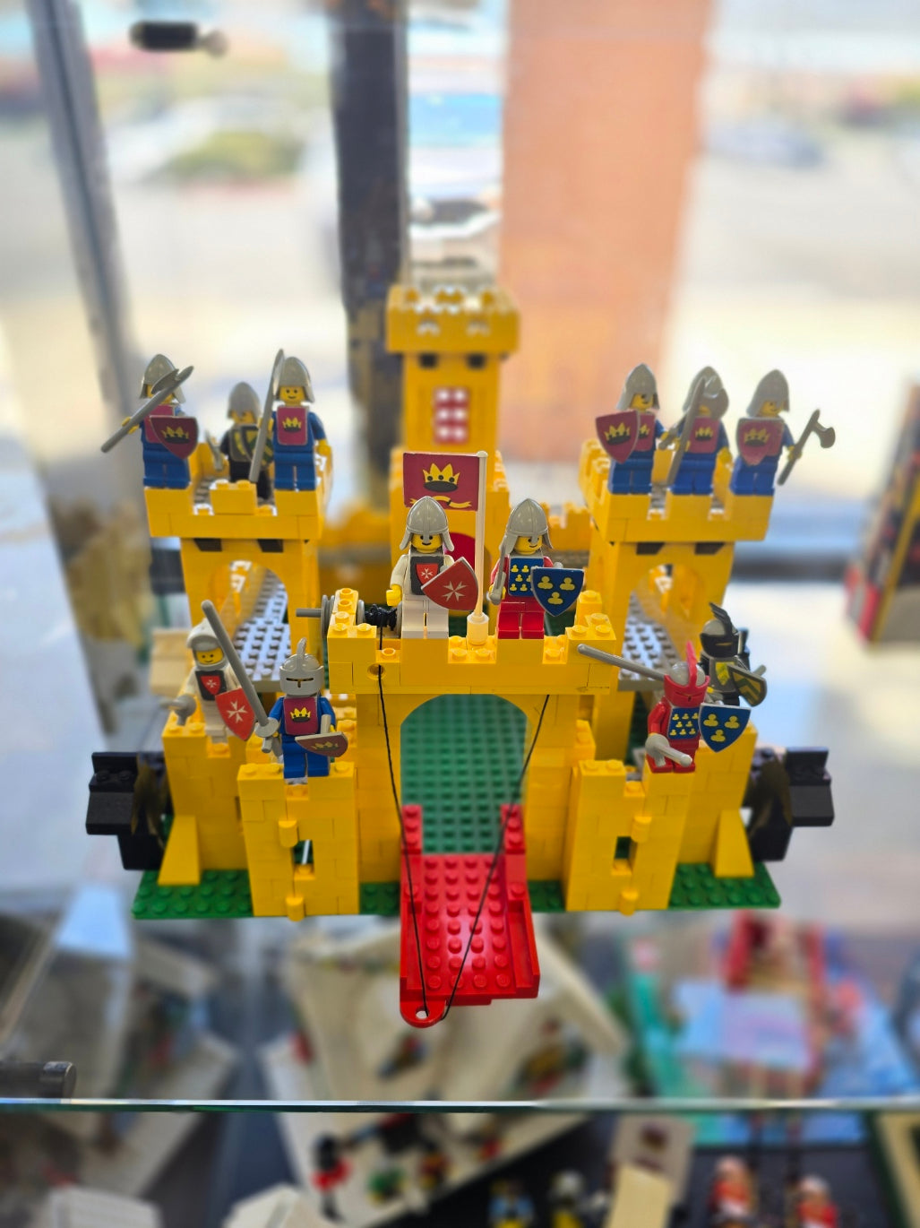 6075 Yellow Castle (Retired) (Previously Owned) product image 1, provided for visual reference and product detail review